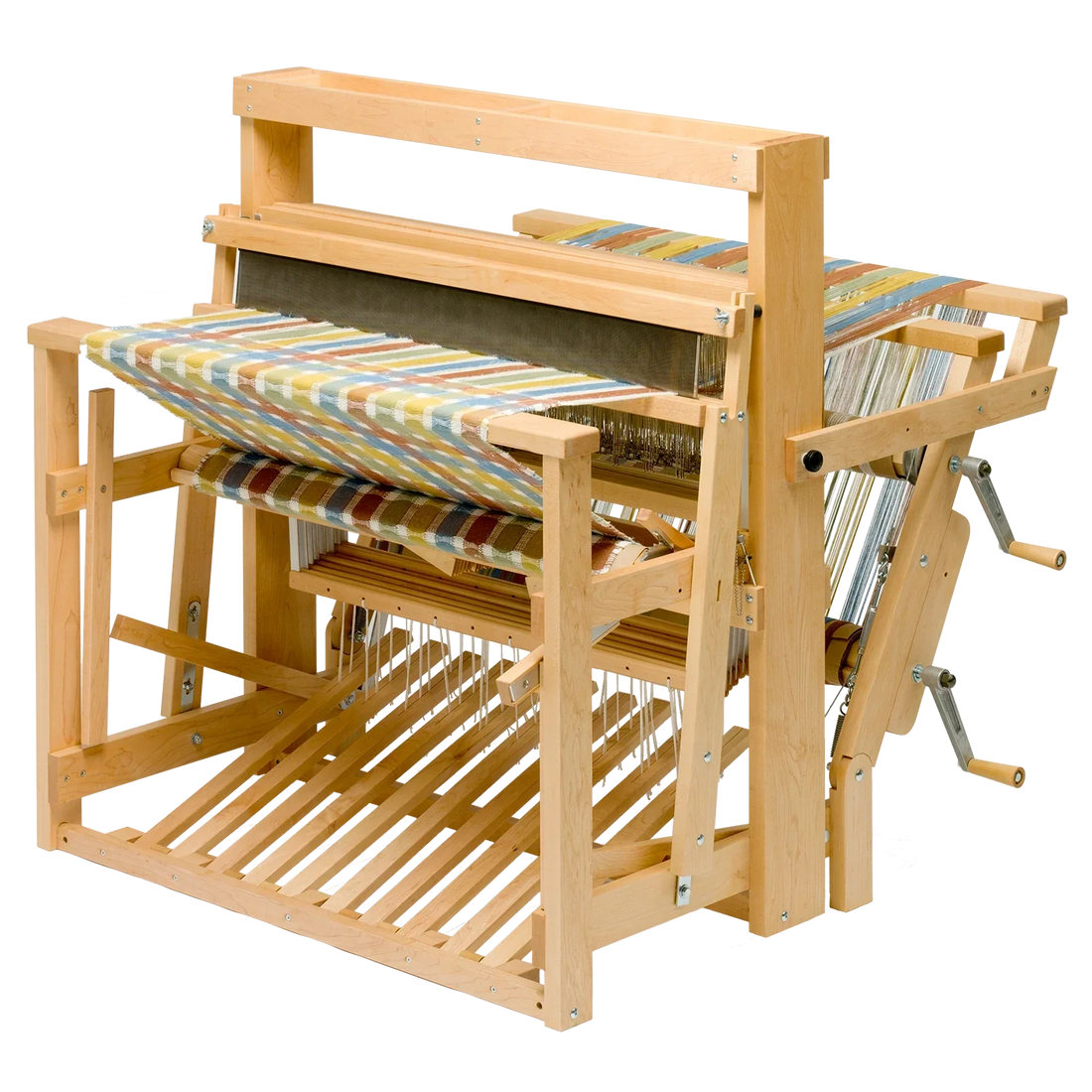 Métier à tisser de plancher Schacht Standard en bois, avec pédales et tissu multicolore en cours de tissage.