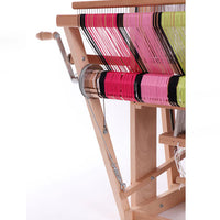 Métier à tisser de plancher 8 cadres Pas à la lève | Ashford