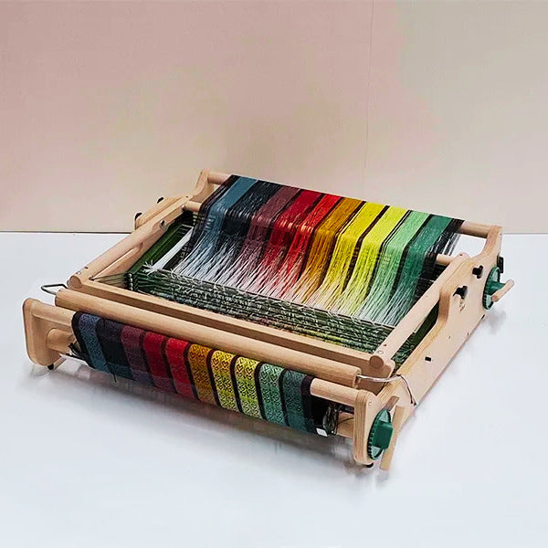Métier à tisser Lojan Flex replié pour le rangement