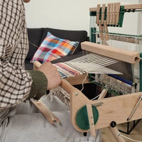 Tissage sur un métier à tisser de table Lojan Flex
